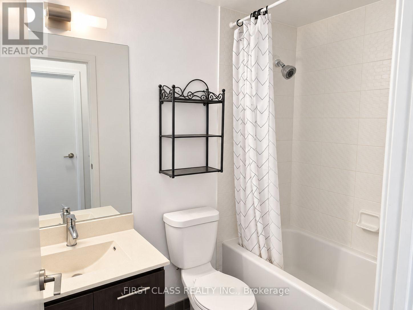 2216 - 135 Village Green Square Property Photo 16