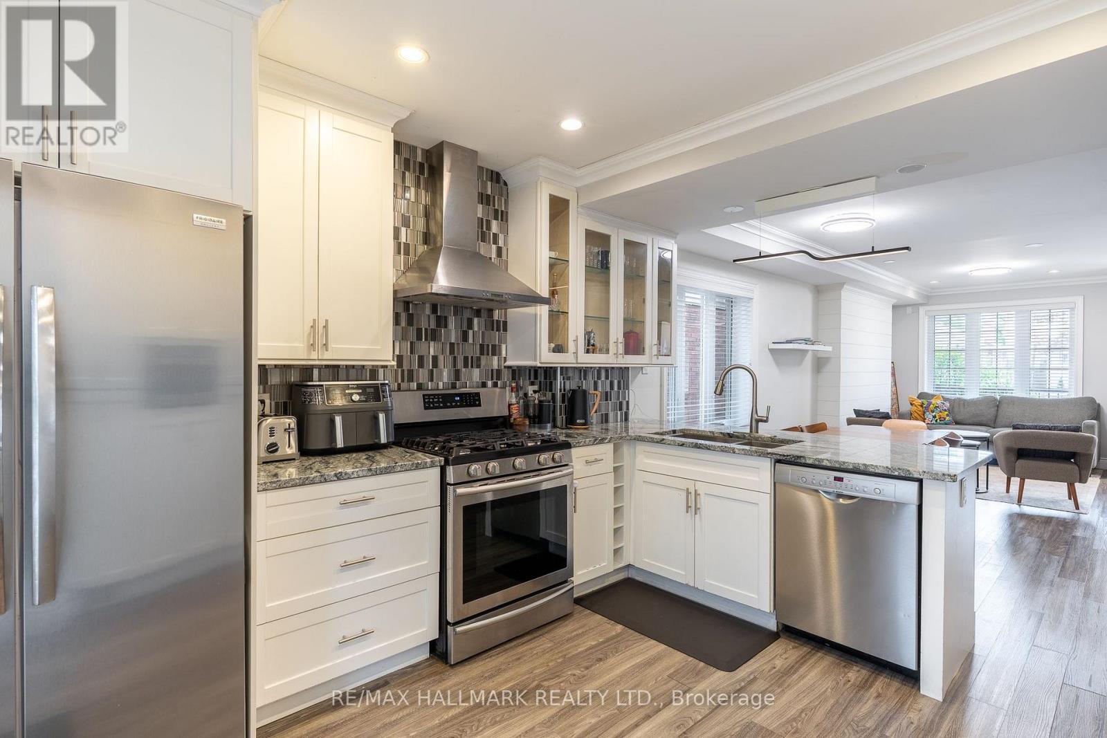 122 Holborne Avenue Property Photo 11