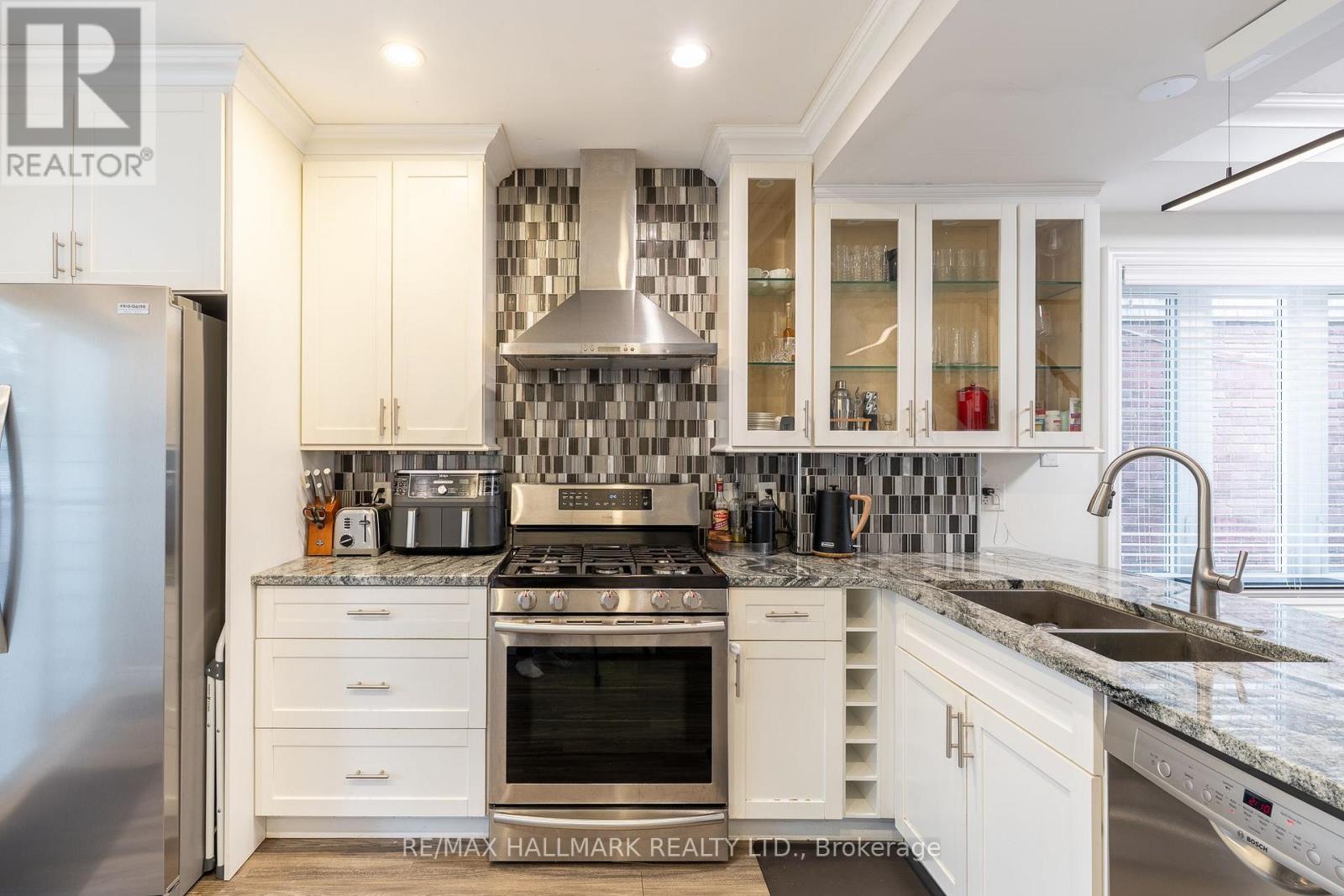 122 Holborne Avenue Property Photo 13