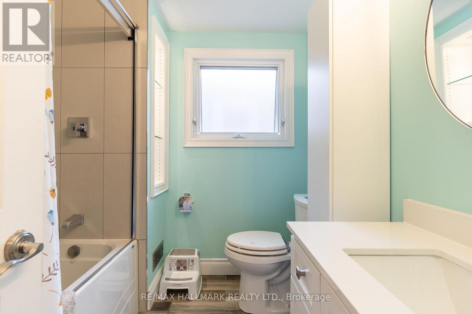122 Holborne Avenue Property Photo 20