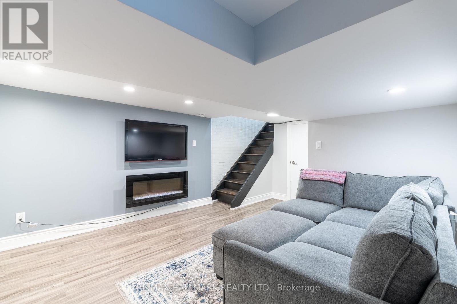 122 Holborne Avenue Property Photo 21