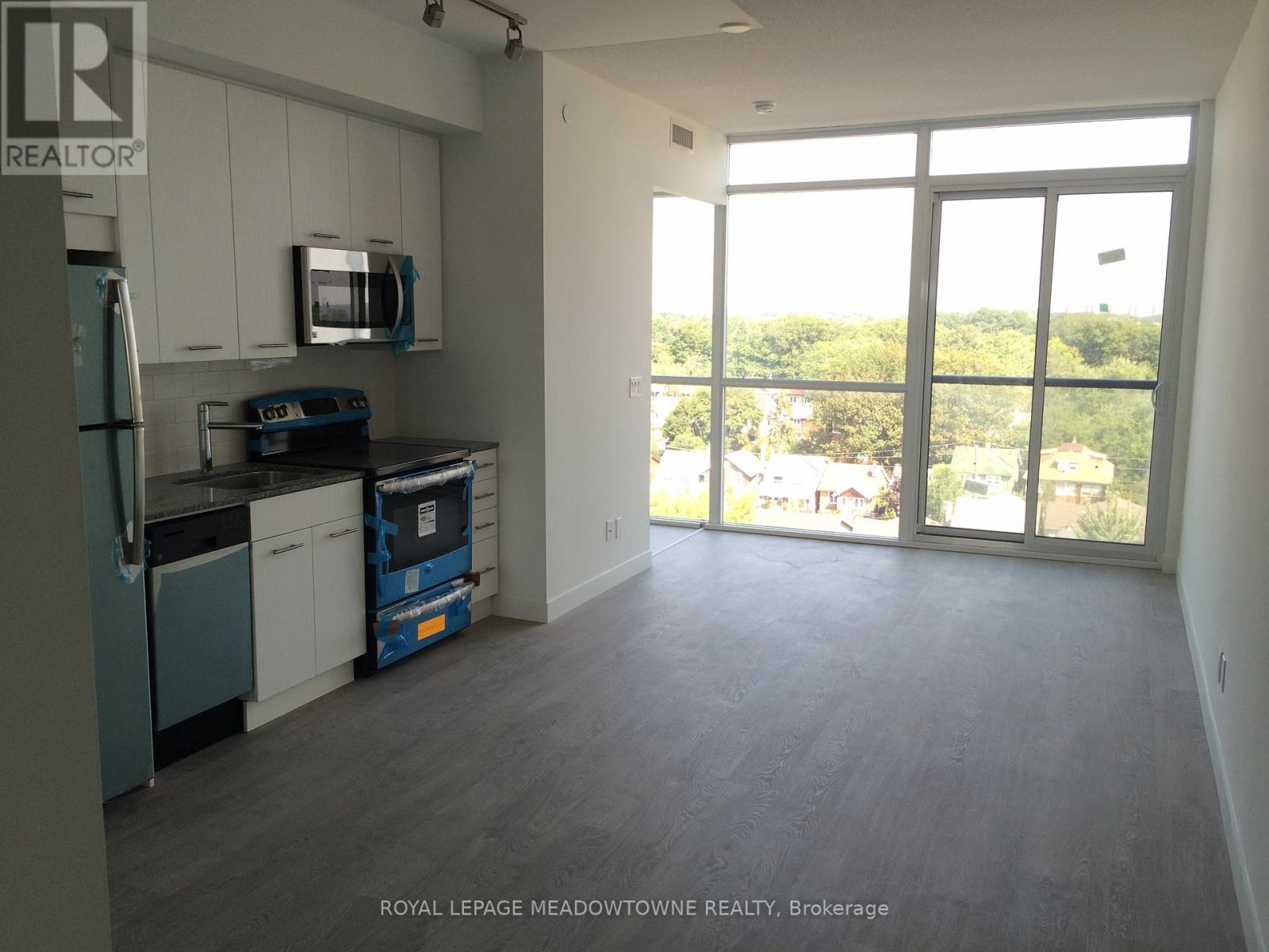 804 - 2055 Danforth Avenue Property Photo 2