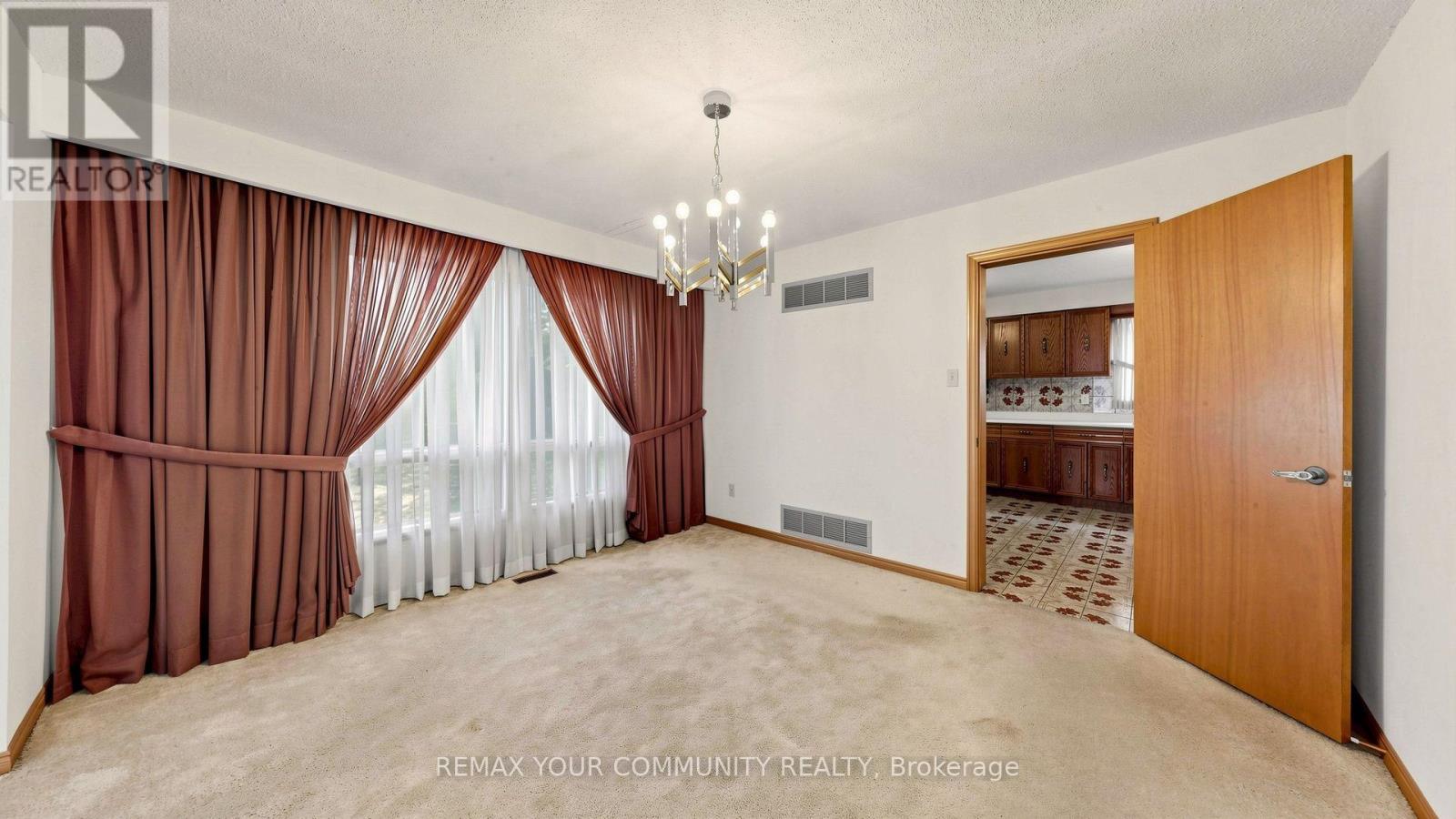 2 Trimontium Crescent Property Photo 7