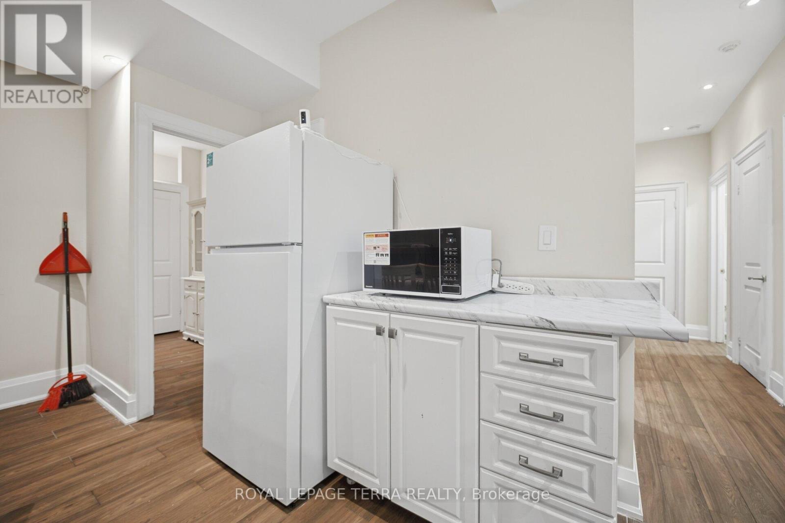 27 Minford Avenue Property Photo 39