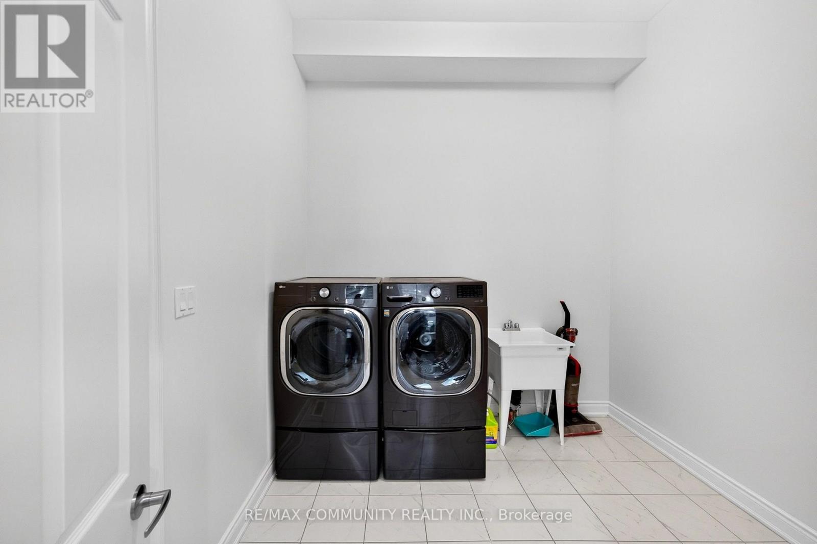 144 Auckland Drive Property Photo 23