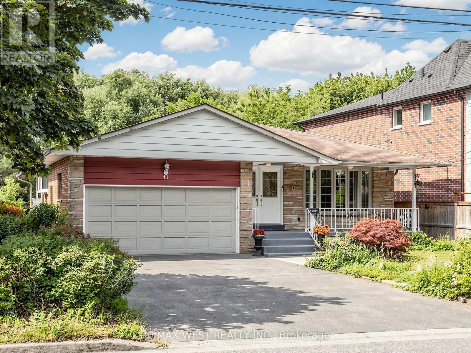 41 Burnview Crescent Property Photo 1