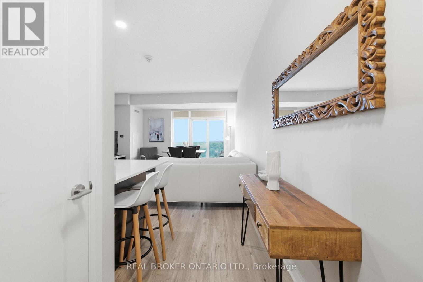 701 - 3220 Sheppard Avenue E Property Photo 5