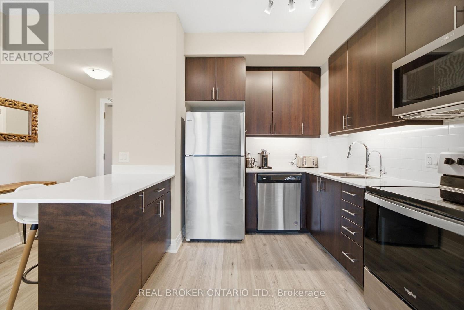 701 - 3220 Sheppard Avenue E Property Photo 6