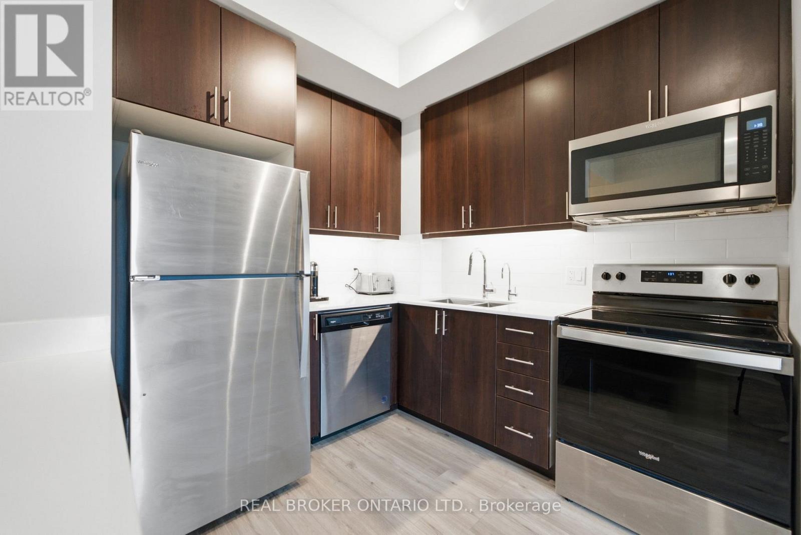 701 - 3220 Sheppard Avenue E Property Photo 7