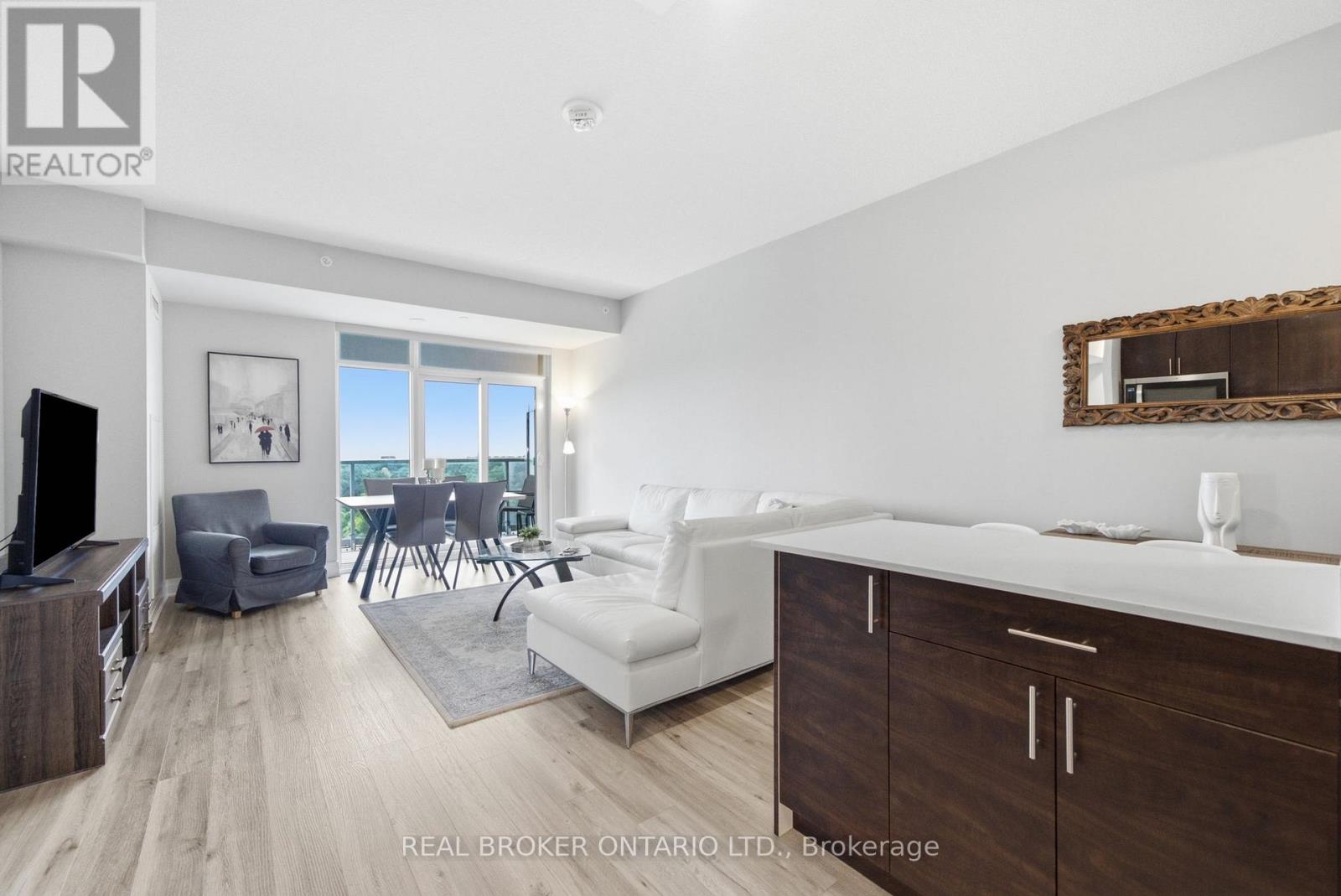 701 - 3220 Sheppard Avenue E Property Photo 8