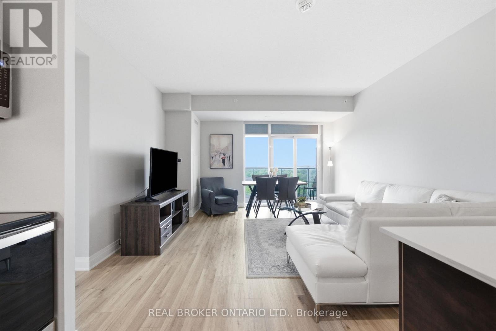 701 - 3220 Sheppard Avenue E Property Photo 9