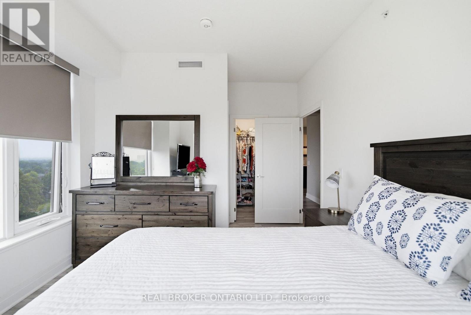 701 - 3220 Sheppard Avenue E Property Photo 14