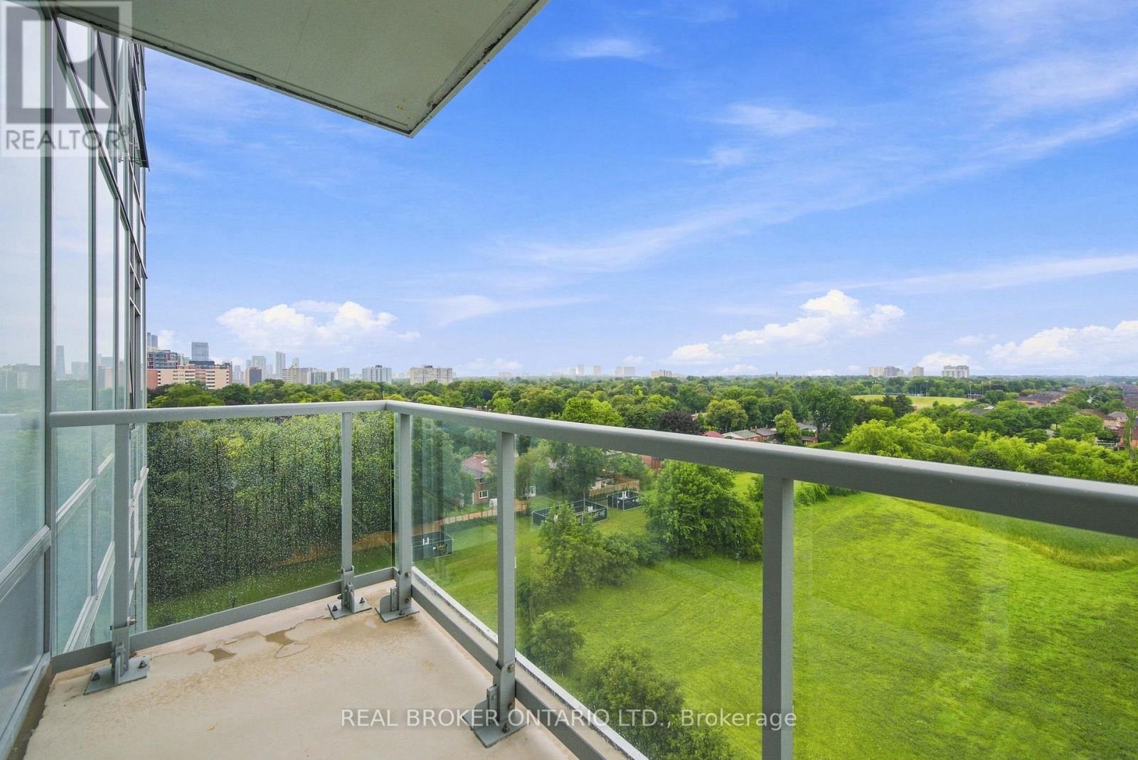 701 - 3220 Sheppard Avenue E Property Photo 19