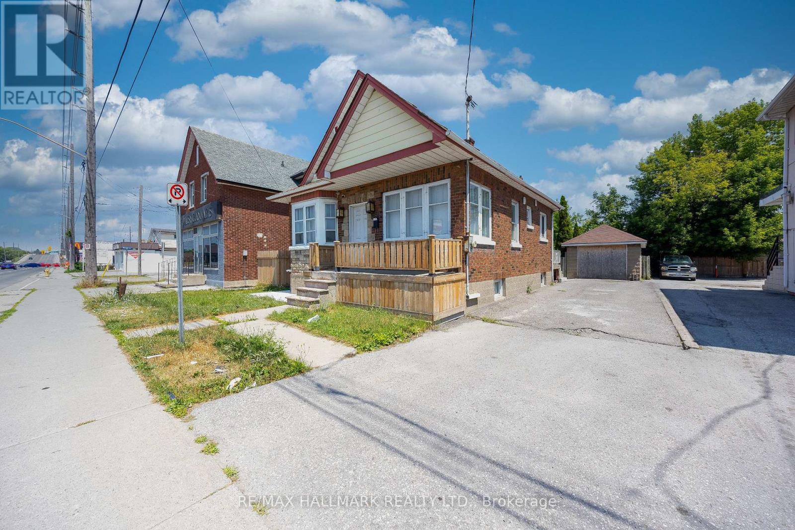 559 Ritson Road S Property Photo 2