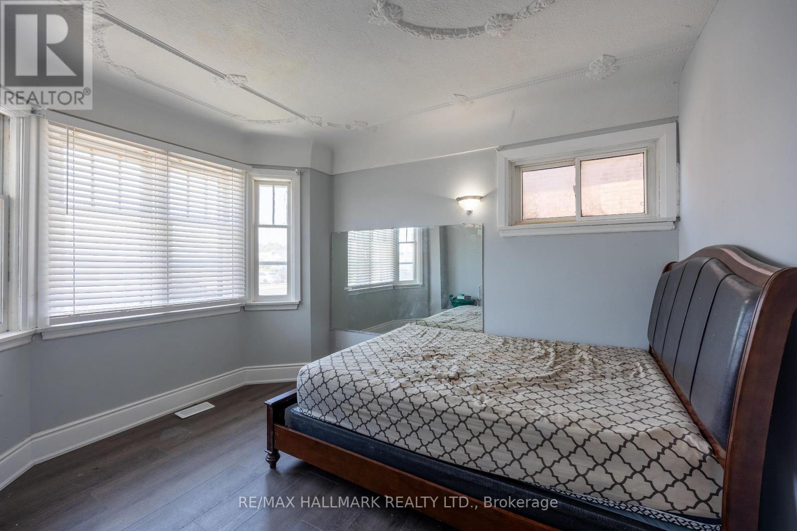 559 Ritson Road S Property Photo 7