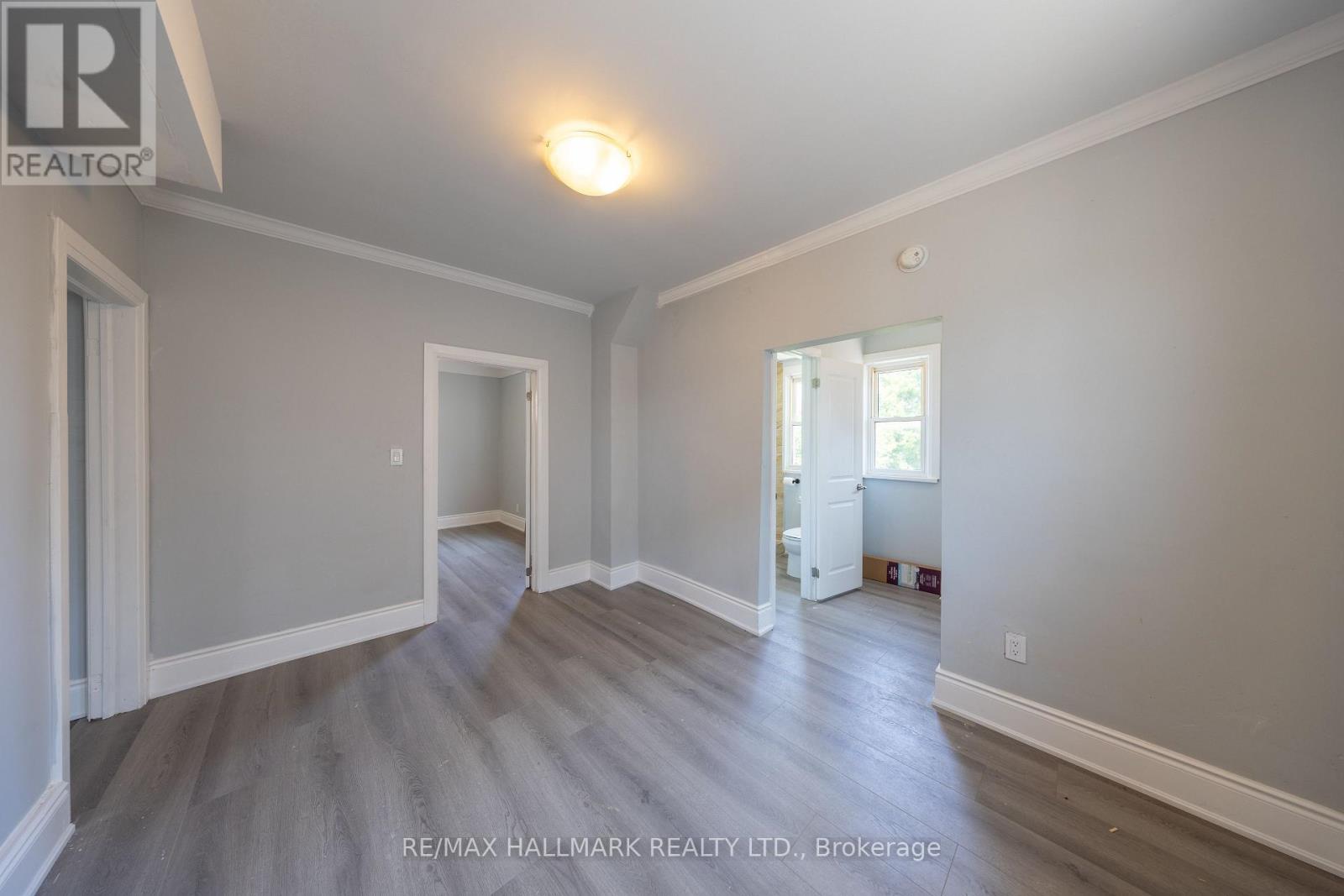 559 Ritson Road S Property Photo 11