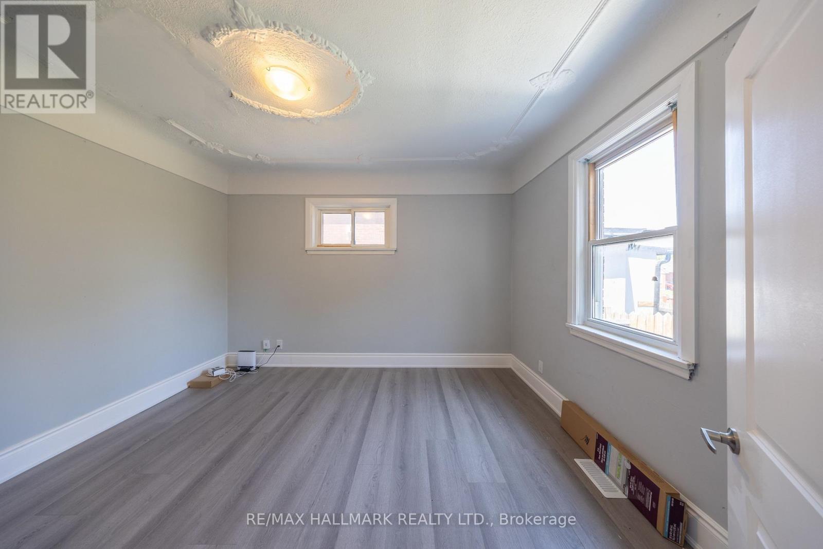 559 Ritson Road S Property Photo 12