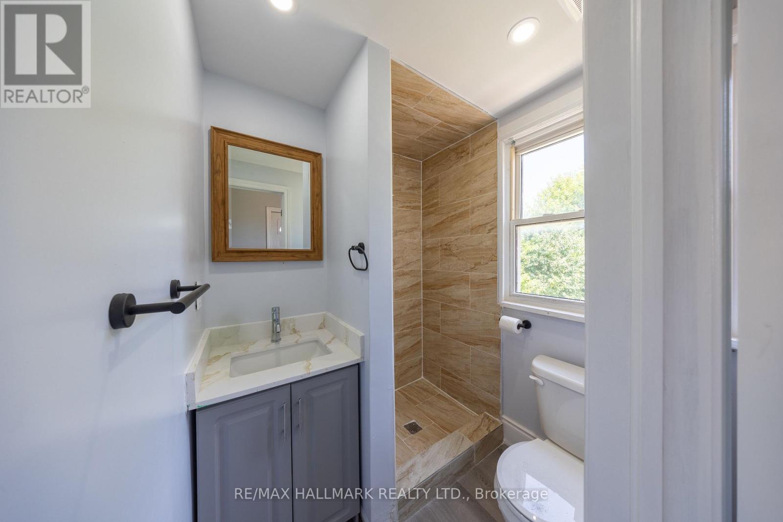 559 Ritson Road S Property Photo 14