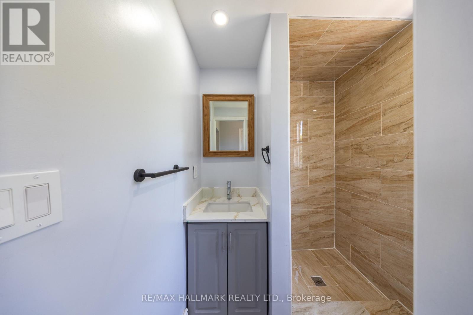 559 Ritson Road S Property Photo 15