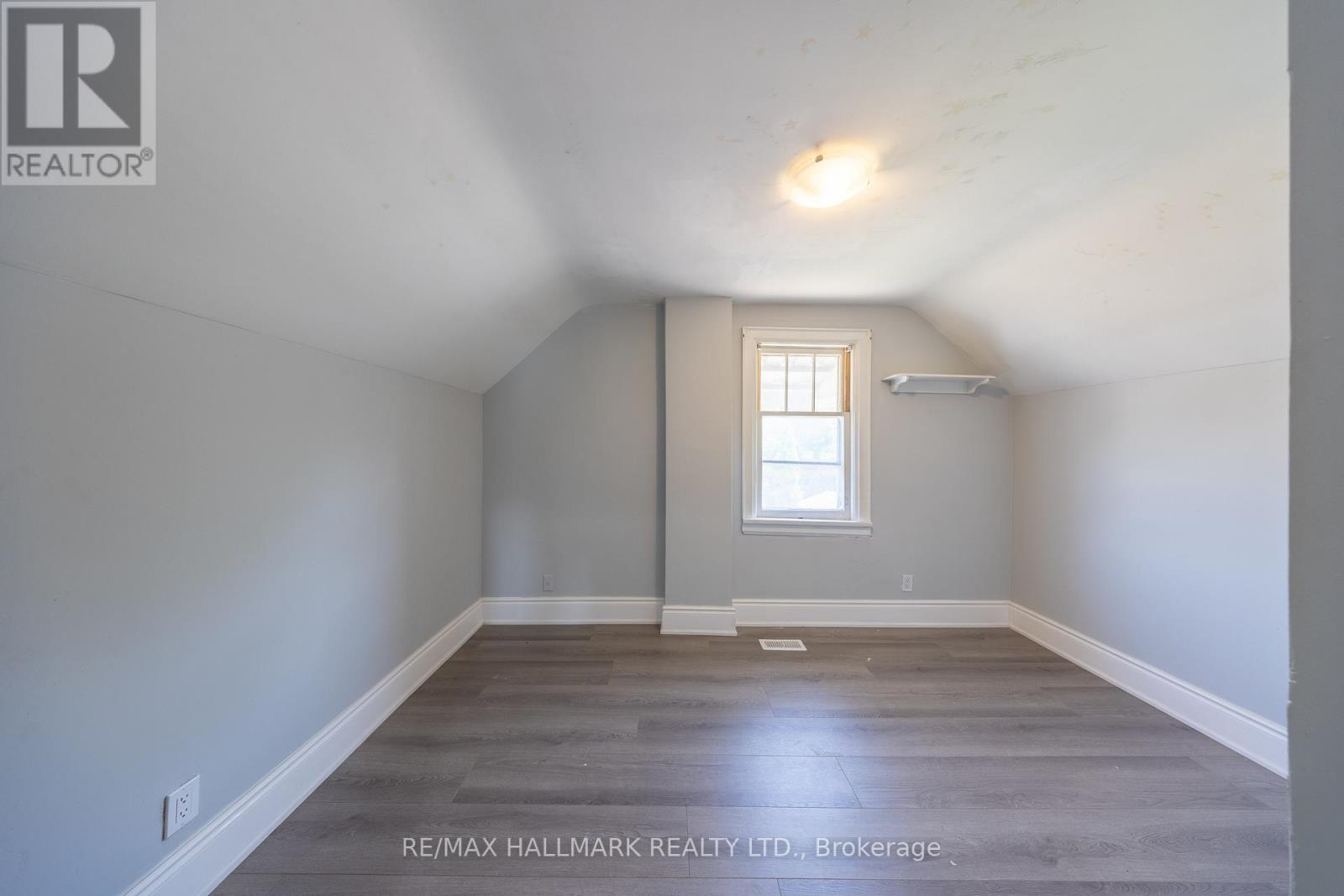 559 Ritson Road S Property Photo 16