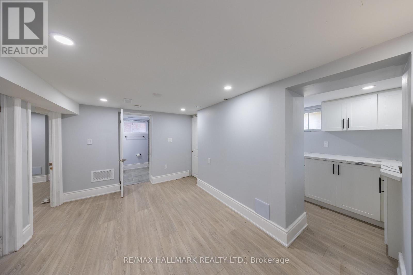 559 Ritson Road S Property Photo 23