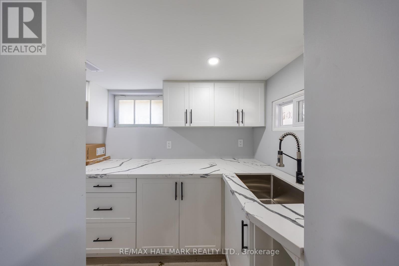 559 Ritson Road S Property Photo 25