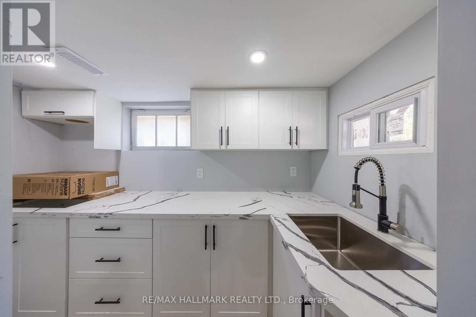 559 Ritson Road S Property Photo 26