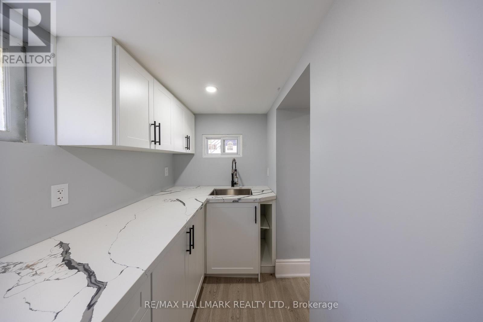 559 Ritson Road S Property Photo 27