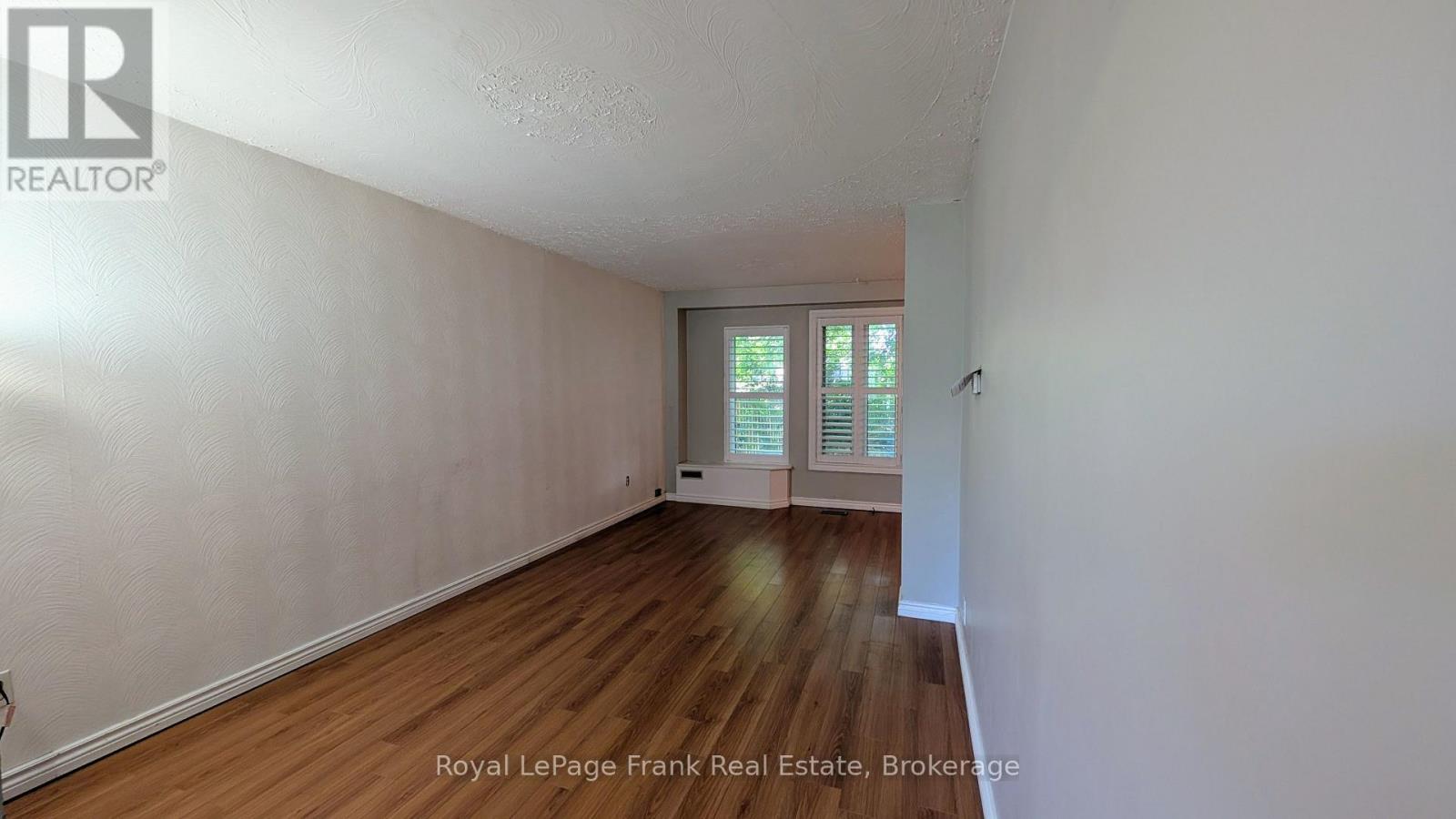 582 Lakeview Avenue Property Photo 3