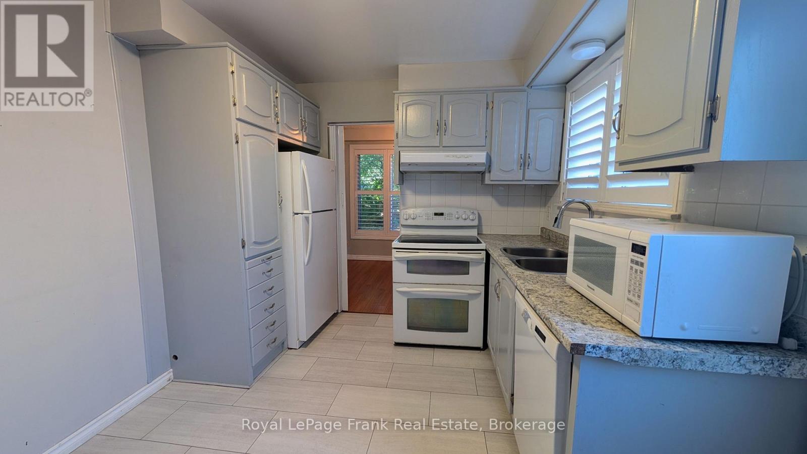 582 Lakeview Avenue Property Photo 8