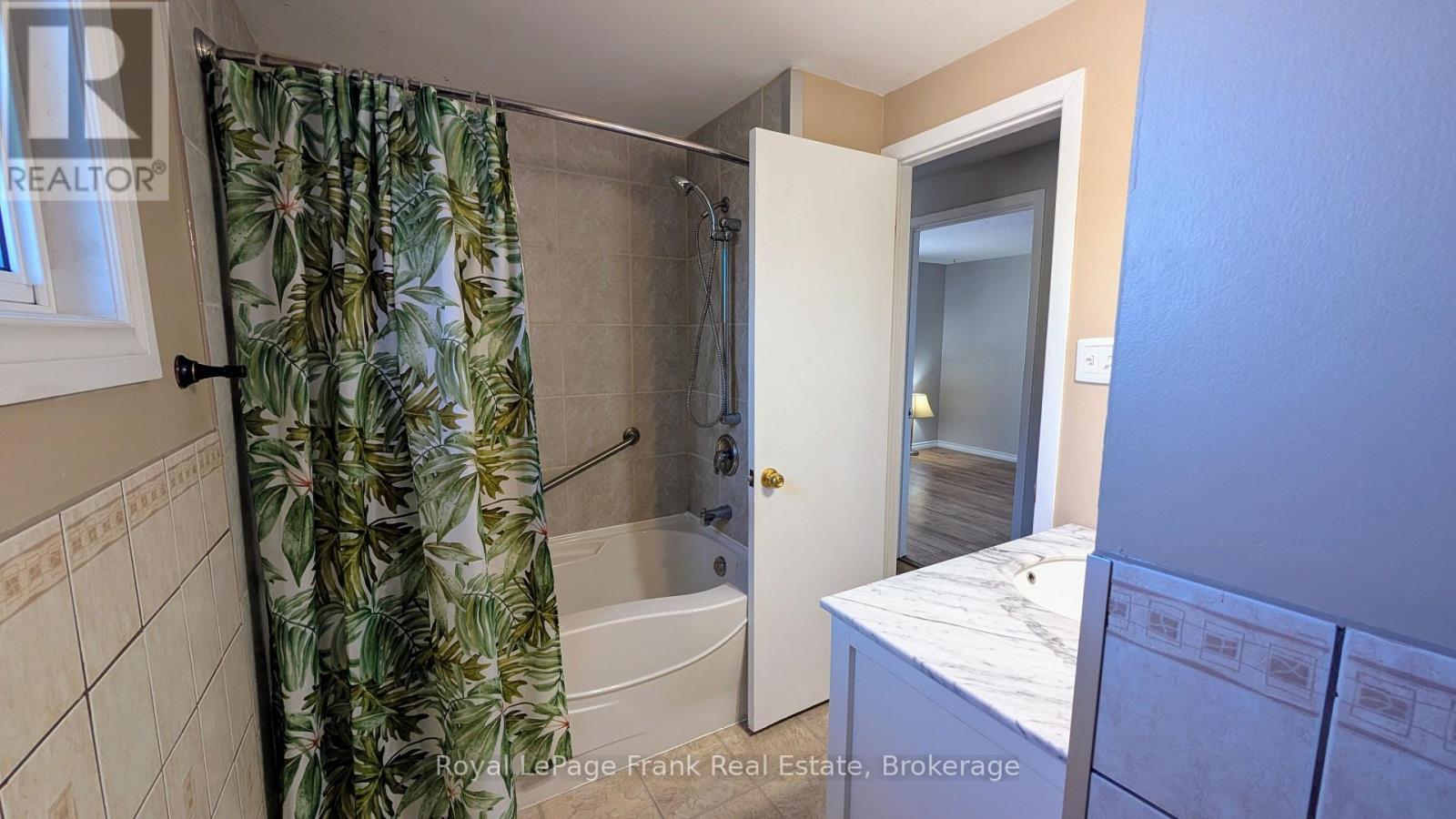 582 Lakeview Avenue Property Photo 13