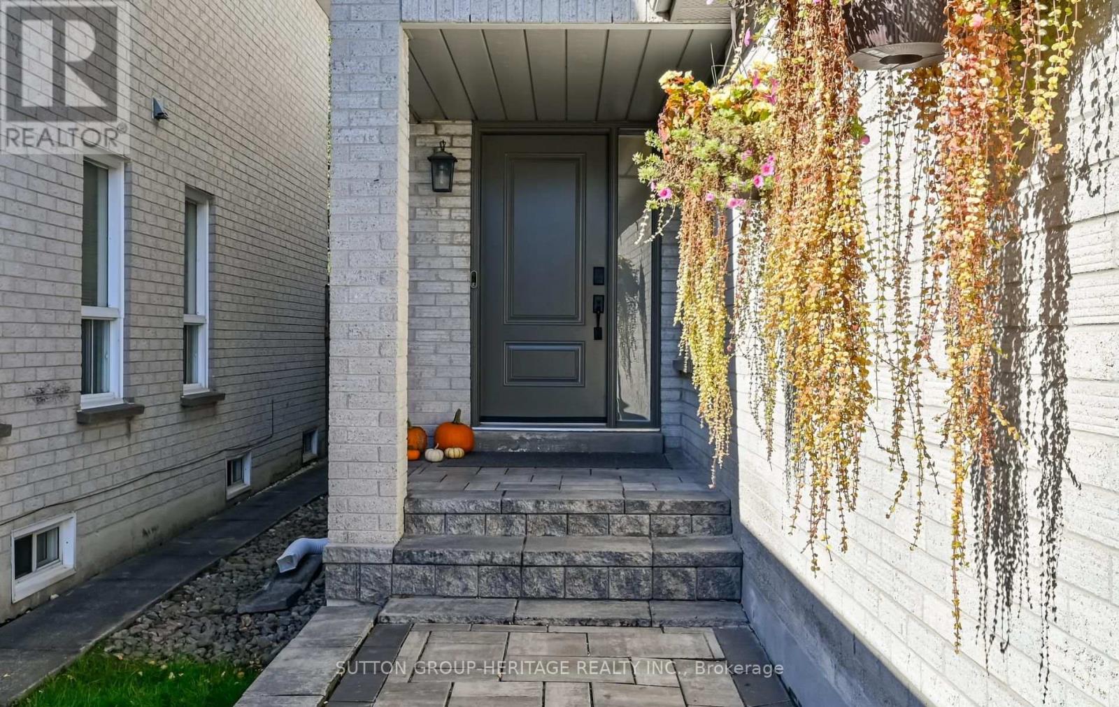 664 Eramosa Crescent Property Photo 2