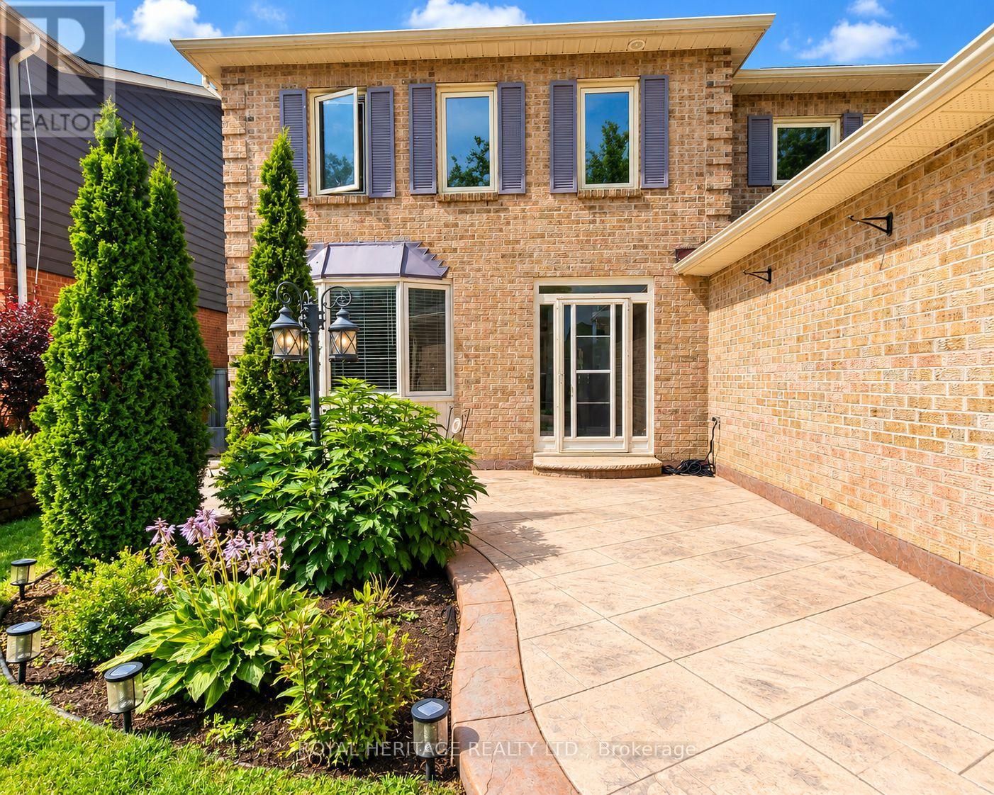 1221 Fieldstone Circle Property Photo 1
