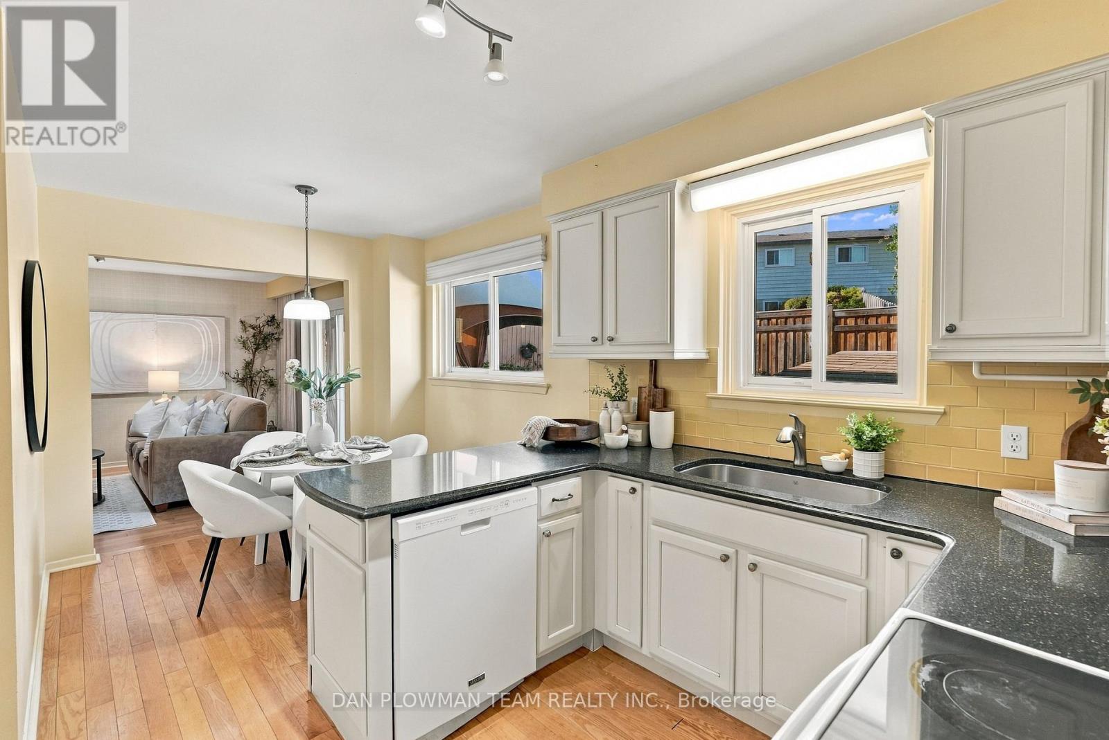 51 Rosalynne Avenue Property Photo 11