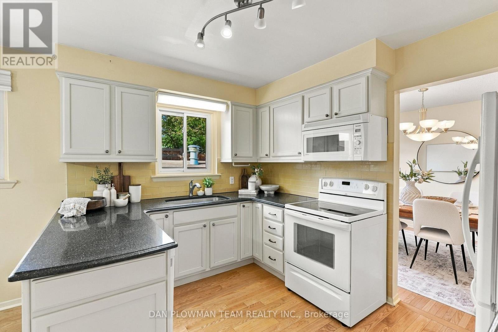 51 Rosalynne Avenue Property Photo 12