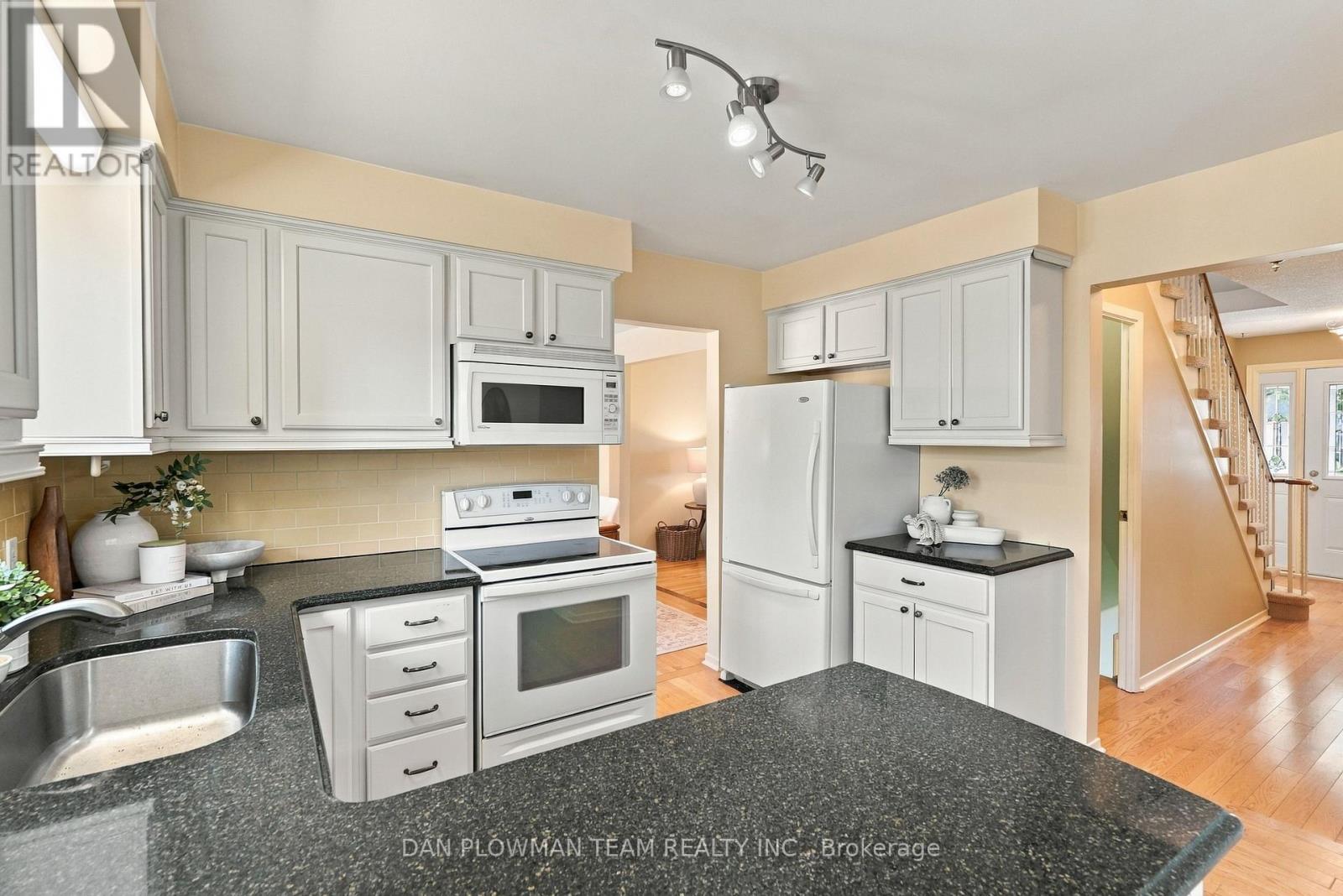 51 Rosalynne Avenue Property Photo 13