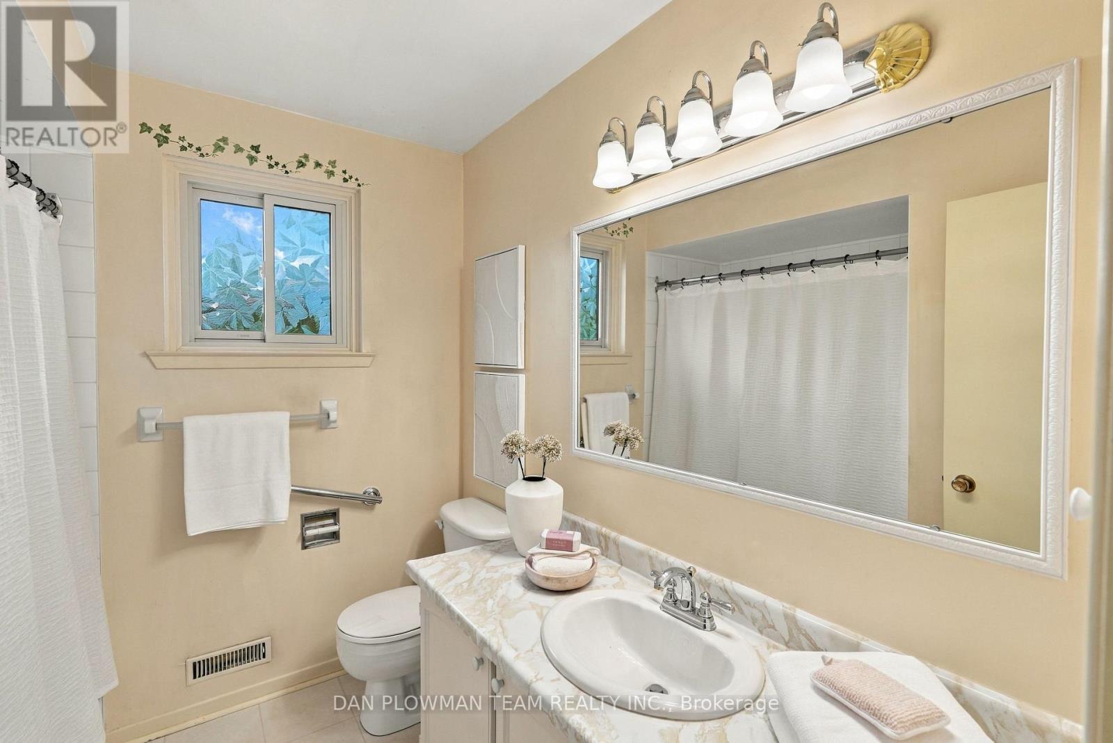 51 Rosalynne Avenue Property Photo 32