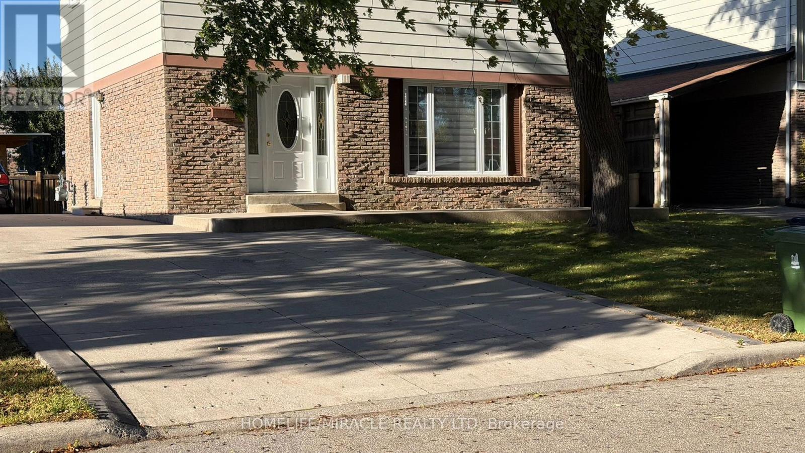 89 Dunsfold Drive Property Photo 2