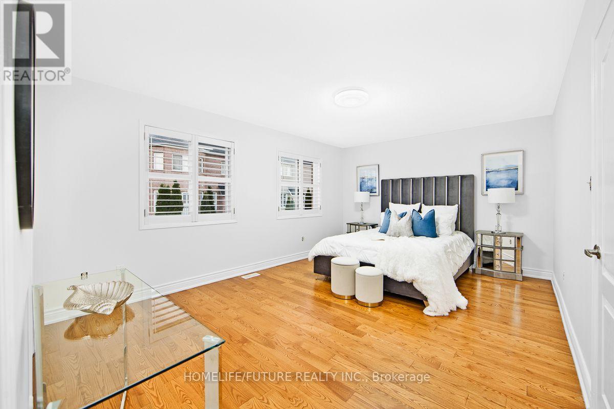 25 Thackery Drive Property Photo 18