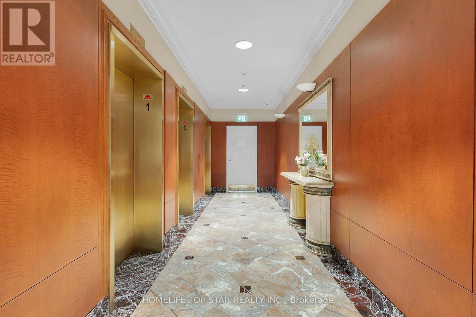 1011 - 8 Lee Centre Drive Property Photo 4