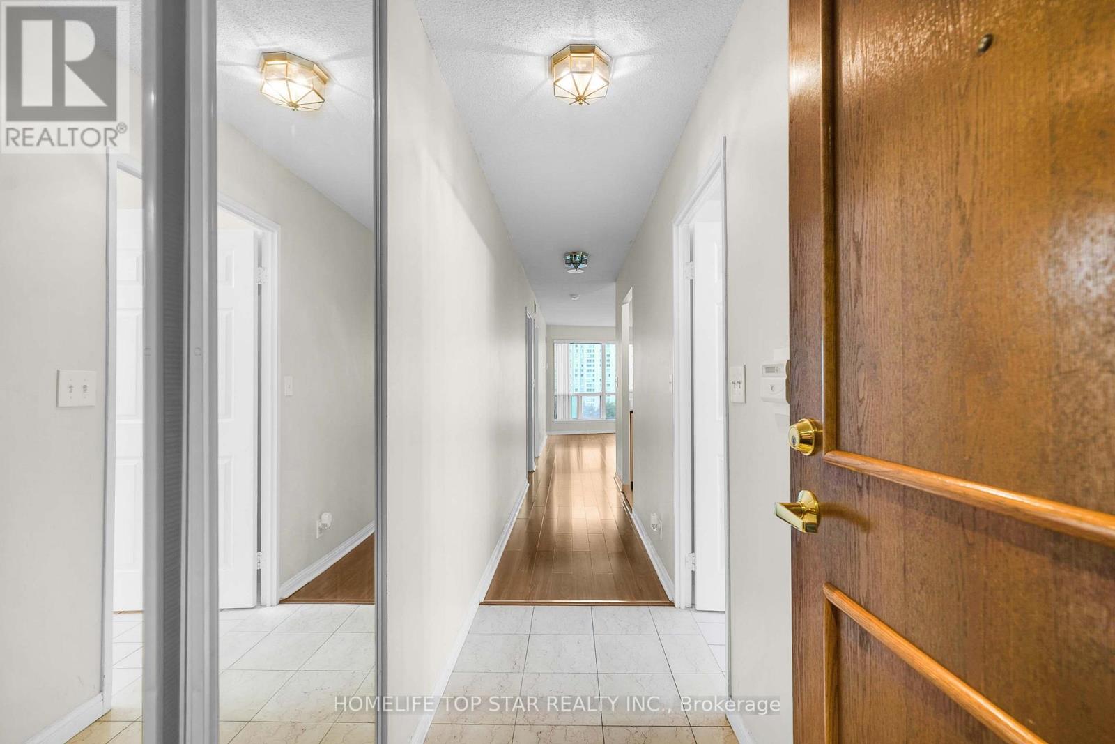 1011 - 8 Lee Centre Drive Property Photo 6