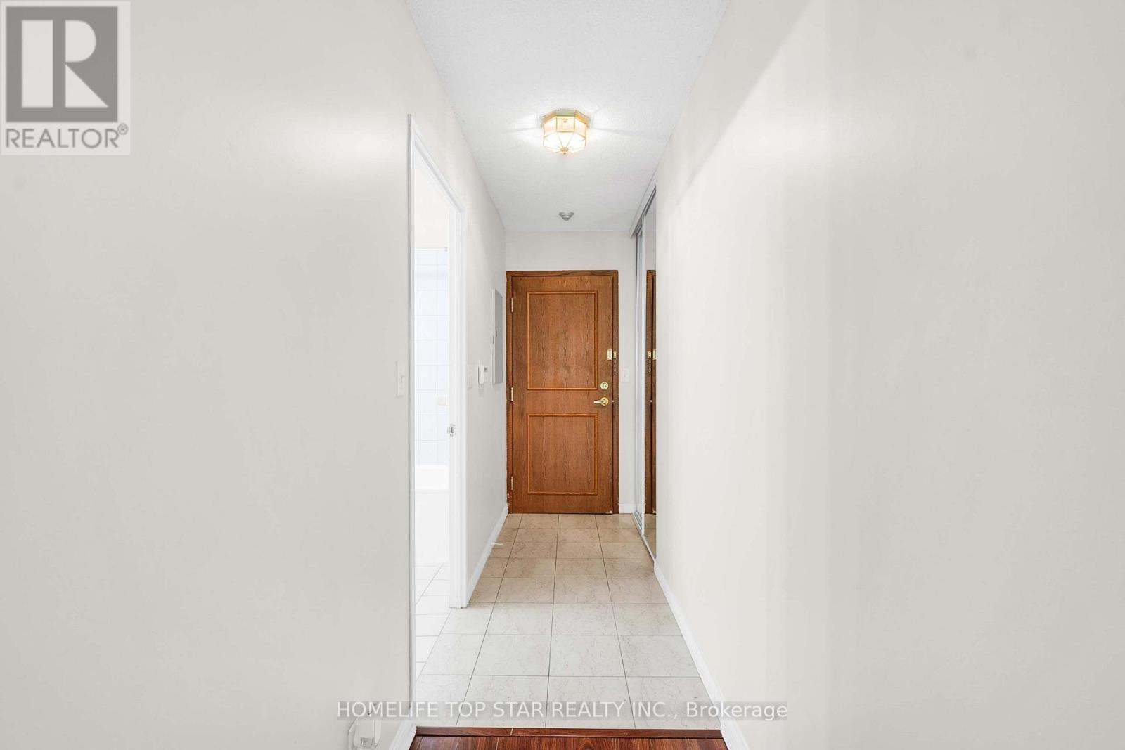 1011 - 8 Lee Centre Drive Property Photo 7