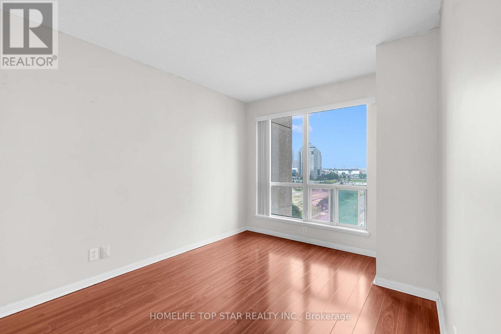 1011 - 8 Lee Centre Drive Property Photo 11