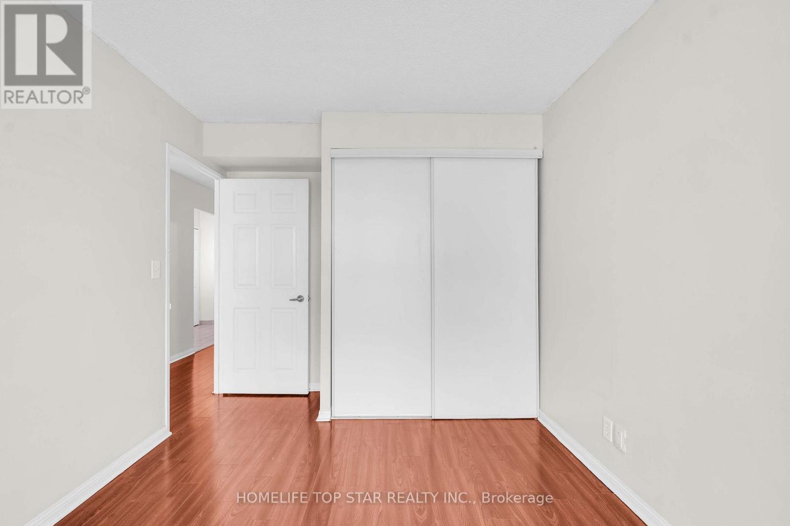 1011 - 8 Lee Centre Drive Property Photo 12