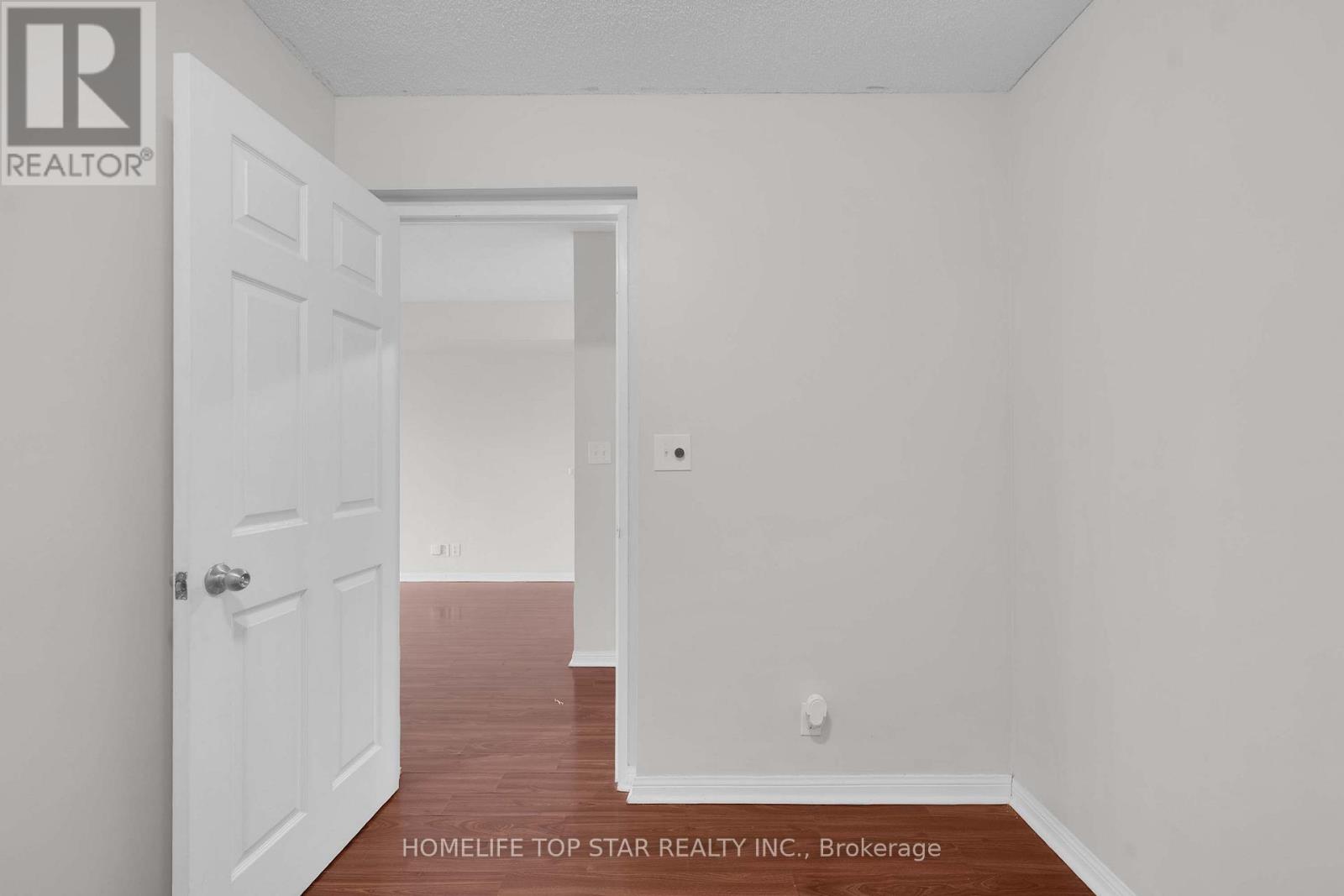 1011 - 8 Lee Centre Drive Property Photo 14