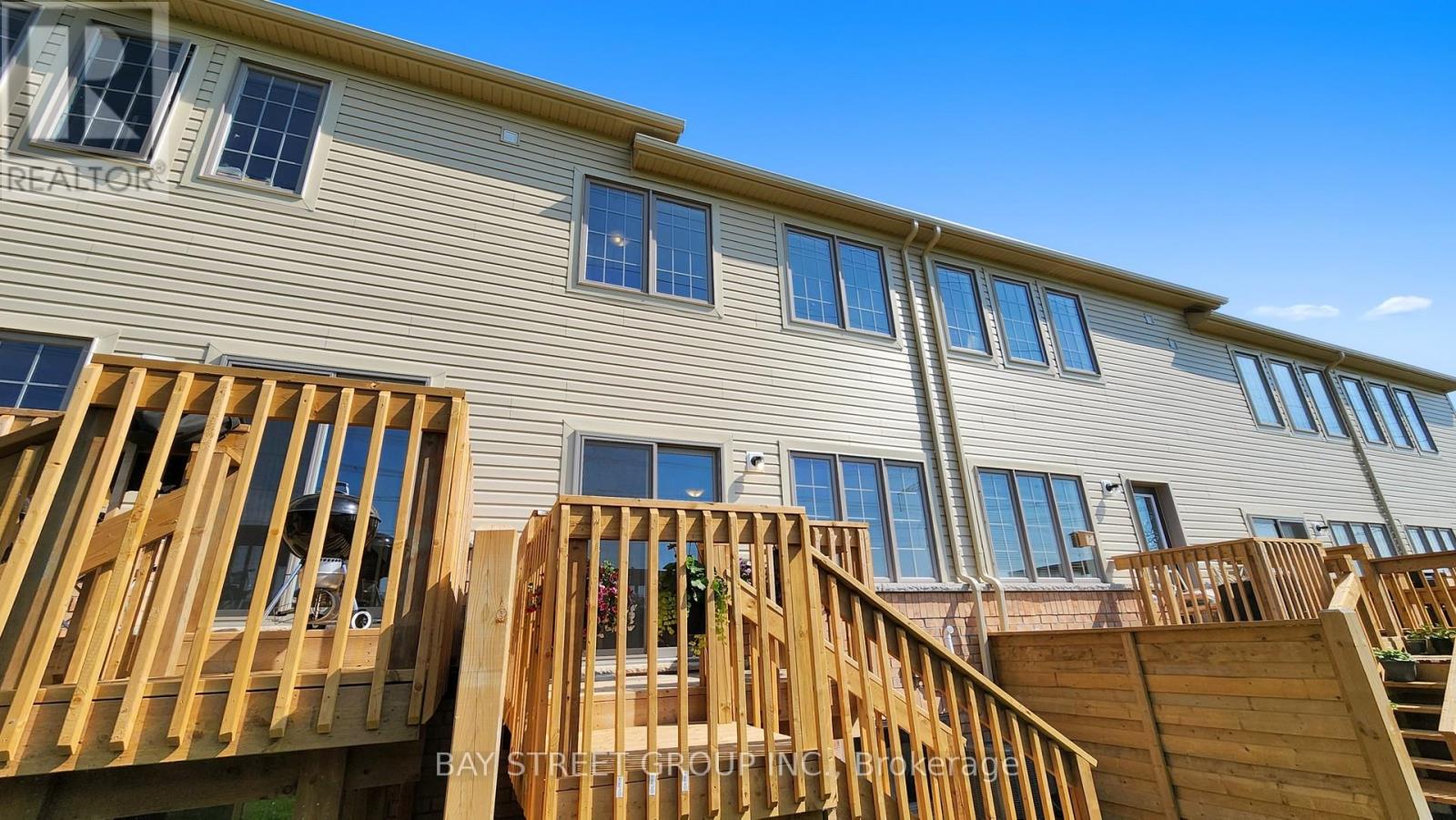 2695 Magdalen Path Property Photo 17