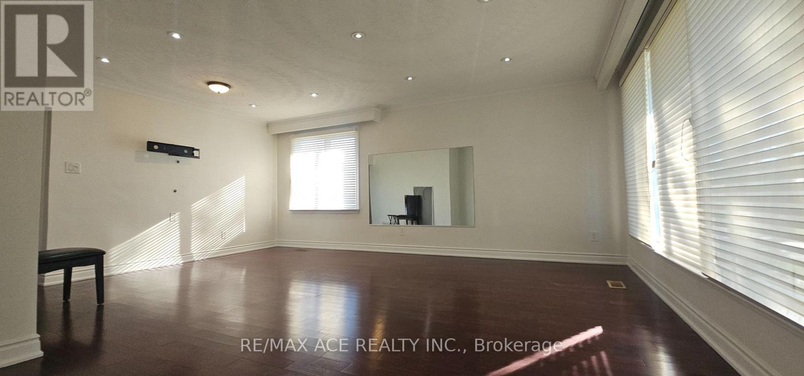 Main - 87 Lynnbrook Drive Property Photo 7