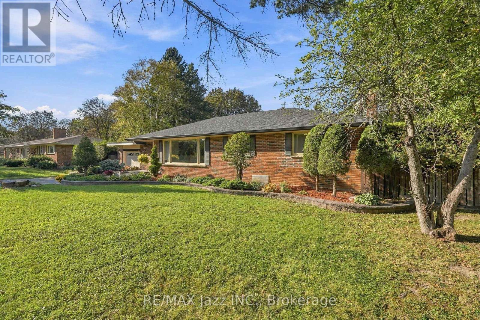 346 Conlin Road E Property Photo 4