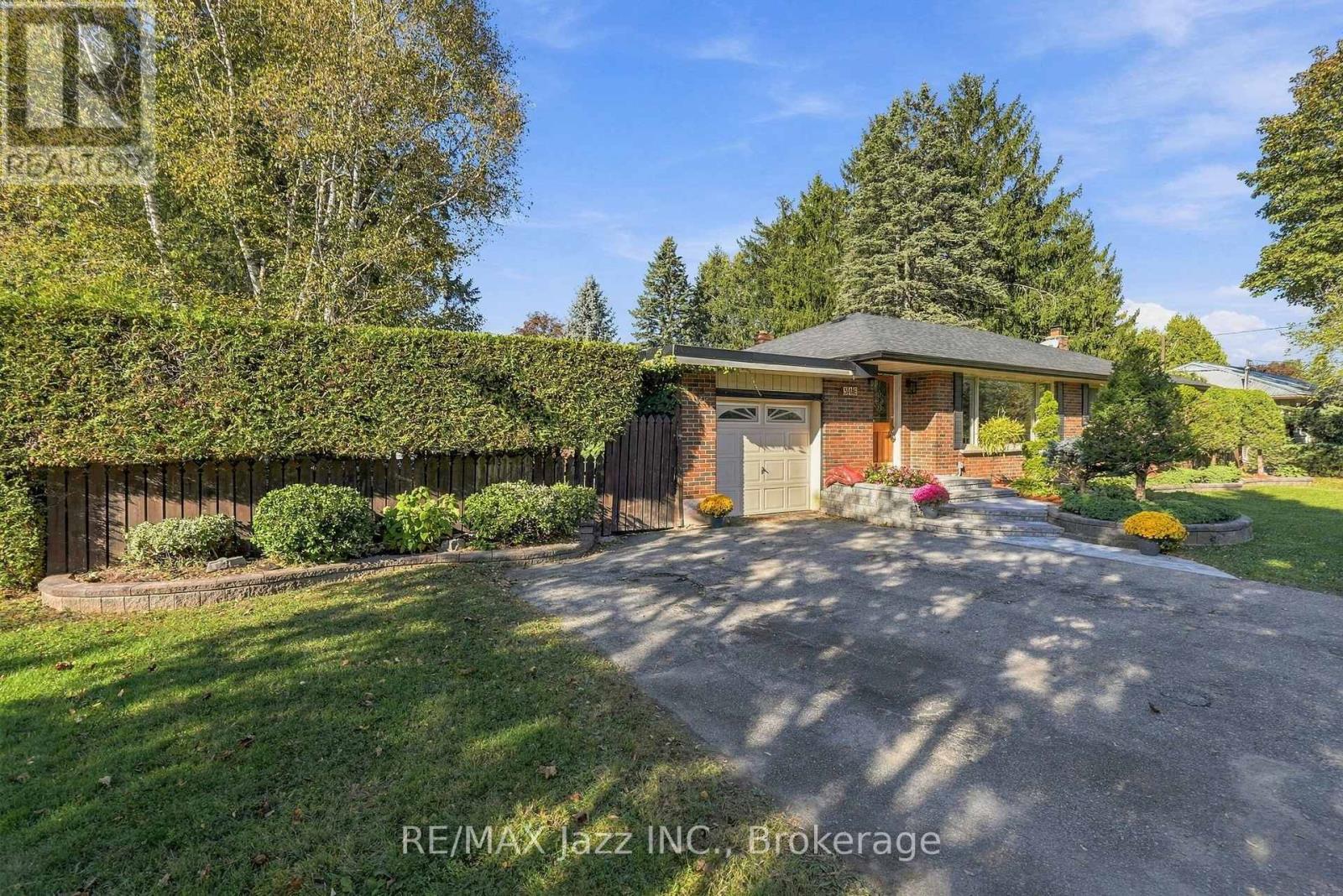 346 Conlin Road E Property Photo 7