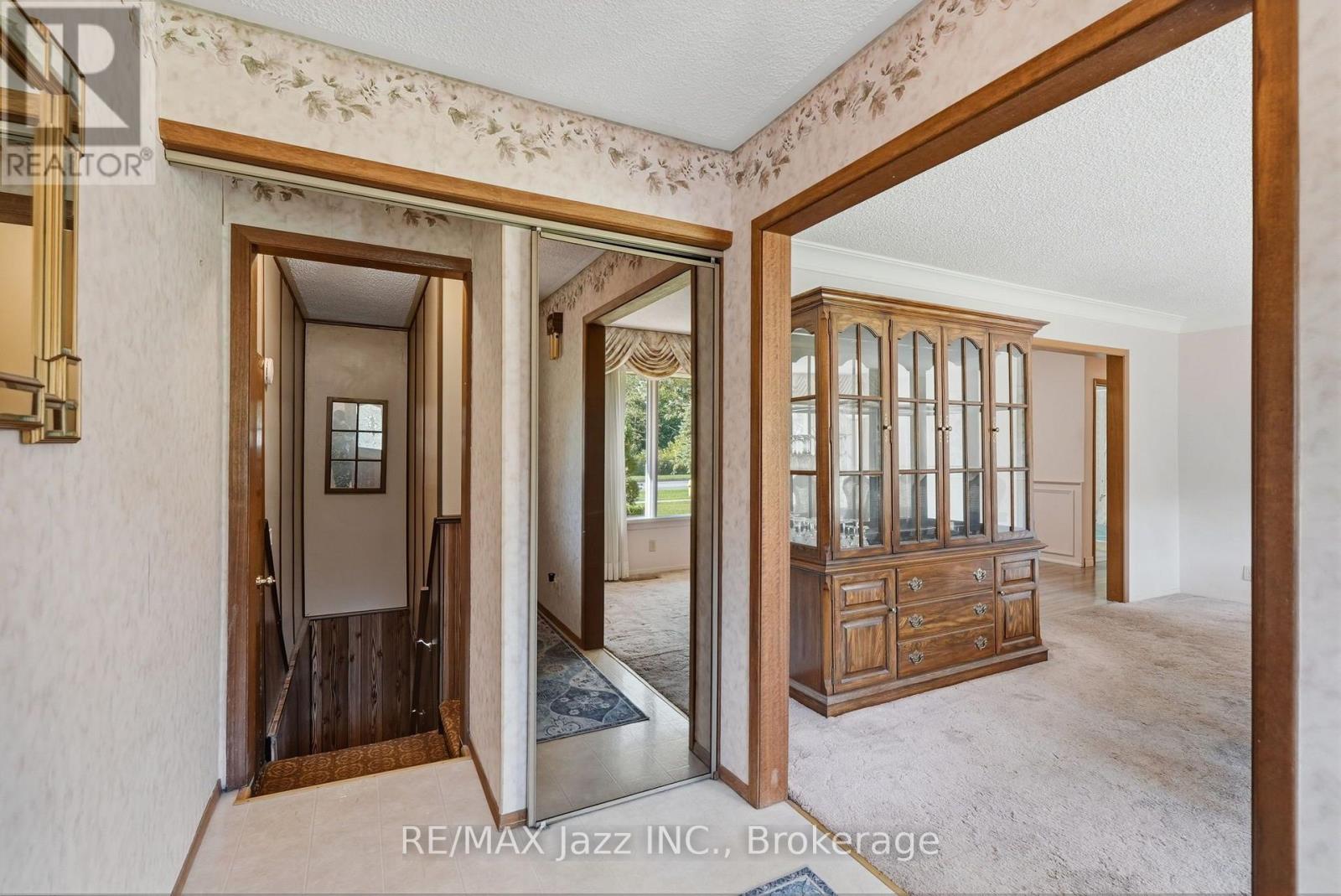 346 Conlin Road E Property Photo 11